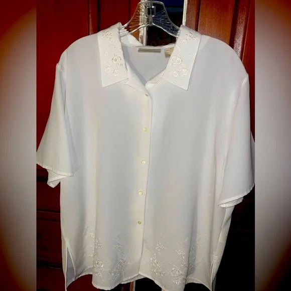 Christie & Jill Brand White with Embroidered Collar Blouse. Size 18 - Picture 1 of 6